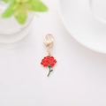 Roter Nelken-Schlüsselanhänger mit goldenem Herzverschluss und Emaille-Anhänger - Rose 3