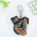 Portachiavi cane in smalto con chiusura a moschettone argento e design Rottweiler marrone - Stile Testa di Rottweiler o Doberman (1)