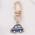 Niedlicher Taxi Auto Schlüsselanhänger aus blauem Emaille mit goldenem Karabinerhaken - Taxi
