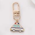 Porte-clés voiture de police blanc en émail avec finition dorée et détails bleus - Voiture de Police