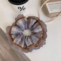 Blauw en bruin geruite scrunchie met kantafwerking en fluwelen rand voor dames - Bruine Fluwelen Rand Plaid Stijl