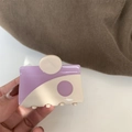 Detalle de la pinza para el pelo en acetato púrpura y crema con patrón geométrico liso - Pinza Bicolor Blanco Morado