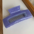 Dettaglio della pinza per capelli viola opaco con glitter argento e scritta France - Pinza Quadrata Geometrica Viola