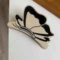 Détail de la pince à cheveux papillon en acétate avec motifs noirs et petits strass - Papillon Beige Noir
