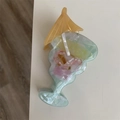 Dettaglio di una molletta per capelli in acetato blu a forma di cocktail con ombrellino - Stile Bevanda Ombrello Arancione