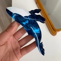 Détail de la pince à cheveux baleine en acétate marbré bleu et blanc pour femmes - Style Baleine Bleue