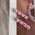 Dettaglio di due fermagli per capelli in cristallo rosa a forma di cuore e lega - Fermaglio a Cuore Rosa