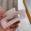Pince à cheveux en acétate violet dégradé avec cristaux élégants tenue à la main - 10cm x 4,5cm / Mauve Clair