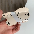 Dettaglio di una graziosa molletta per capelli in acetato crema a forma di cane - Teddy Beige