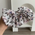 Detalle del pasador de pelo grande con lazo floral en tela de gasa muy suave - Clips de resorte / Rosa Blanco