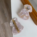 Details der Pudel-Haarspange aus lavendelfarbenem Acetat mit goldenem Entenschnabel-Clip - Bichon Frise