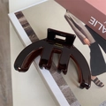 Französische Vintage Haarklammer aus Acetat in Braun mit goldenem Logo Design - Braun