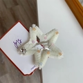 Dettaglio di un fermaglio per capelli a stella soffice con paillettes colorate e clip - Pentagramma (D2-089) / Bianco avorio