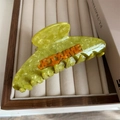 Elegant green marble acetate hair claw clip with orange JE T'AIME letter design - 11cm x 4.3cm / Shell Green