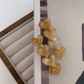 Detail of linked heart hair clips with amber marble texture and glossy resin finish - Light Caramel