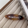 Fermaglio ovale tartarugato con scritta New York bianca su un supporto raffinato - Caramello Nome della Città
