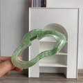 Primer plano de la pinza para el pelo de acrílico verde con textura de mármol - Pinza de Pelo de Acrílico de Doble Capa (11.5x6cm) / Verde