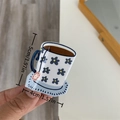 Pince à cheveux tasse à café en acrylique fleuri mesurant 5cm de haut et 4cm - Bleu et Blanc