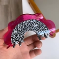 Grande pince à cheveux en acétate avec motif de vagues rose et léopard chic - Fruit du Dragon