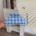 Pinza per capelli a scacchi blu e bianchi con fiore e cristalli, misura media 7,8 cm - Blu