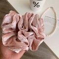 Elastico per capelli oversize in velluto rosa con perline bianche e elastico - Stile Fiore Rosa