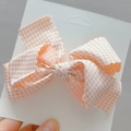 Barrette à cheveux avec nœud en tissu à carreaux orange et bordure ondulée pour filles - Rose