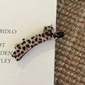 Macro detail of leopard print cat banana clip with rhinestone eyes and bowknot detail - Leopard Print Black Dot Cat Banana Clip