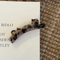 Elegant tortoiseshell acetate cat banana hair clip with sparkling rhinestone eyes - Light Leopard Texture Cat Banana Clip