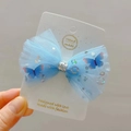 Fermaglio a fiocco in tulle azzurro con farfalle 3D colorate e paillettes luccicanti - Blu