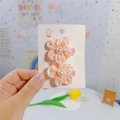 Nahaufnahme süßer Haarklammern aus Seersucker mit weißen Perlen für kleine Mädchen - Orange-Rosa Blume Entenschnabel-Clip