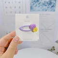 Dettaglio del fermaglio per capelli BB in nastro viola con graziosi pompon gialli e viola - Viola Viola Giallo Decorazione (6#)