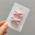 Dettaglio di fermagli per capelli a fiocco a righe rosa e bianche su cartoncino - Molletta per capelli / Gingham rosa con fiocco