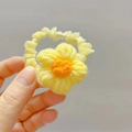 Süßer gelber gehäkelter Blumen-Haargummi für Damen mit weicher Plüsch-Strickstruktur - Gelb