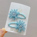 Dettaglio di fermagli per capelli a fiocco di neve blu con paillettes e strass centrali - Molletta BB Blu (Grande)