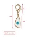 Vue détaillée du porte-clés Evil Eye avec dimensions de 53 mm et poids de 3,4 g - Style Triangle Mauvais Oeil (BE1369GD05)