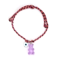 Detail von rosa Gummibär und Evil Eye Perle an einem gewebten Armband aus Kordel - Lila