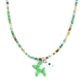Détail d'un collier en perles avec pendentif chien ballon vert et breloque œil bleu - Vert