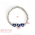 Details von 6mm Silberperlen und 10mm Evil Eye Herzanhängern am 180mm elastischen Armband - Dunkelblaues Herz Design (BE1479BU01)