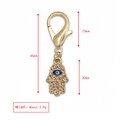 Porte-clés Main de Fatma dorée avec œil bleu, longueur 45mm et fermoir mousqueton - Style Main de Fatima Émaillée (BE1369GD21)