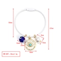 Ethno-Armband mit bösem Blick und Barockperle, inklusive Maßangaben auf weißem Hintergrund - Weißes Stahldraht Armband Strahlenauge Perle Stil (BE1442WH02)