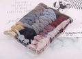Détail d'élastiques à cheveux sans couture en tissu tricoté de couleurs variées - Motifs Sergé Mixtes