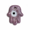 Dettaglio pendente Mano di Fatima viola con occhio blu e trama interna a sabbia - Stile Viola Chiaro (BE1208PU00)