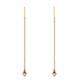 Dettaglio di orecchini lunghi in oro con mano di fatima e occhio azzurro portafortuna - Stile Mano di Fatima (BD18GD02) / Oro