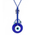 Detalle del colgante de ojo turco de cristal azul hecho a mano con cordón trenzado - Azul