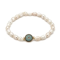 Bracelet en perles de culture baroques avec breloque œil bleu et détails dorés - Style Mauvais Œil Rond Plat Irrégulier (BE72GD02)