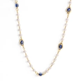 Dettaglio di una collana occhio di Allah con perle bianche e catena dorata - Stile Malocchio Blu (BE474GDBU)