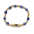 Elastisches Perlenarmband mit blauen Evil Eye Perlen und goldenem Hamsa Anhänger mit Zirkonia - Hand der Fatima Strass Stil (BE874GD00)