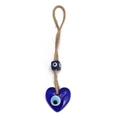 Detail des blauen herzförmigen Evil Eye Glasanhängers mit rustikaler Jutesil-Aufhängung - Herzform (BE907BU02)