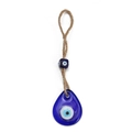 Makroaufnahme vom Evil Eye Anhänger mit blauem Glastropfen und Detail aus Hanfseil - Wassertropfenform (BE907BU04)
