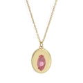 Nahaufnahme der Goldkette mit pinkem Stein und Evil Eye Wassertropfen-Anhänger - Rosa Stil (BE1077GD03)